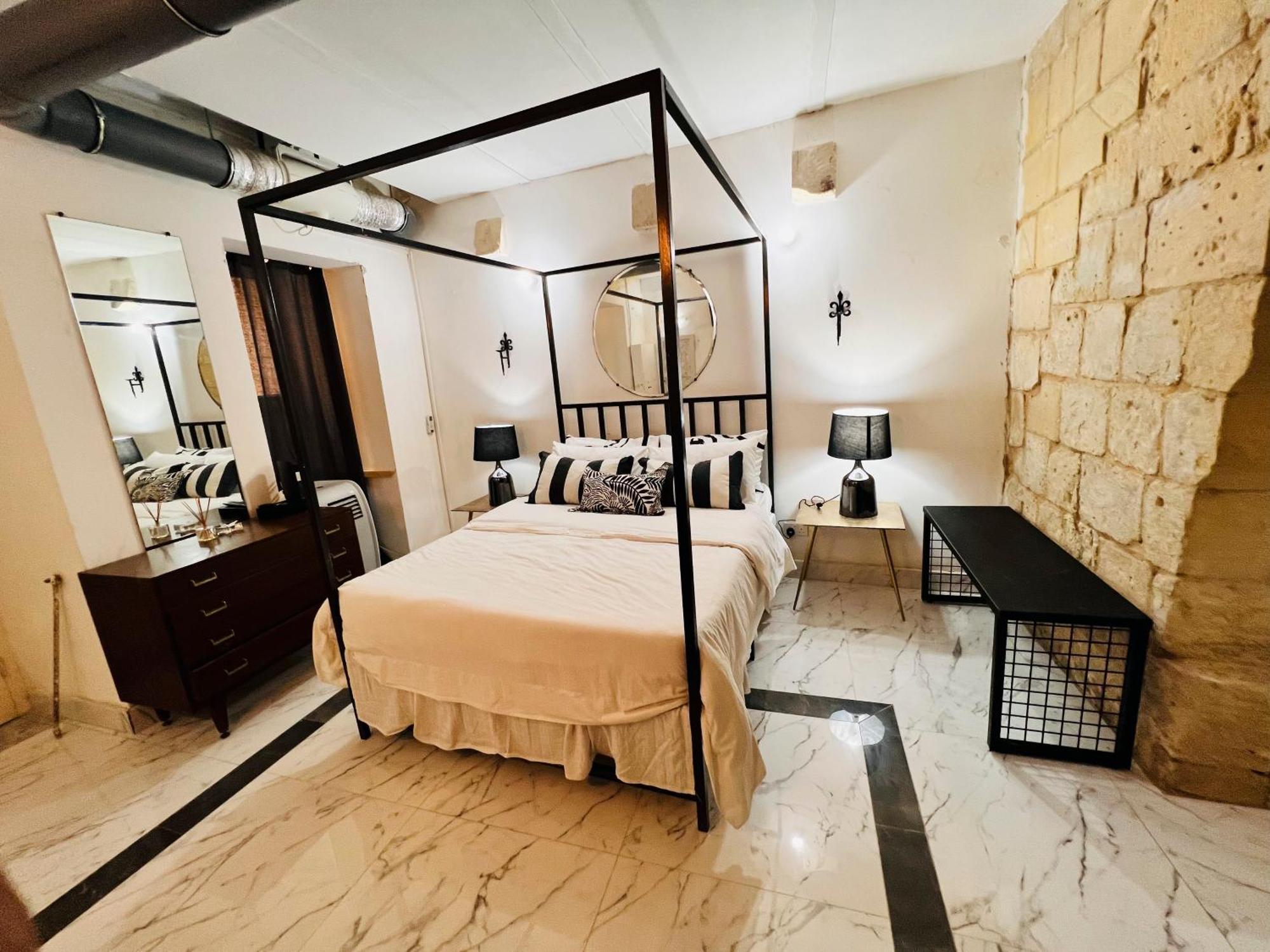 Charming Townhouse Prime Area Valletta Apartman Kültér fotó