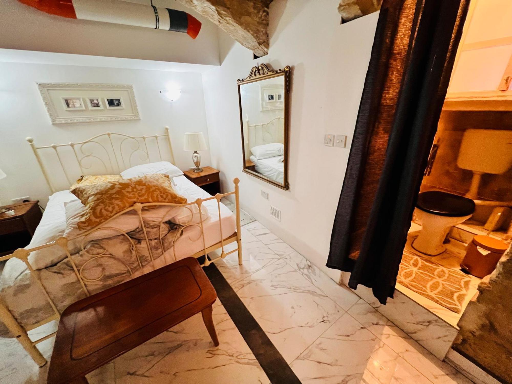 Charming Townhouse Prime Area Valletta Apartman Kültér fotó
