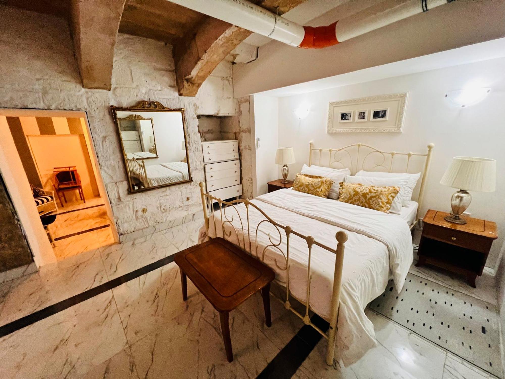 Charming Townhouse Prime Area Valletta Apartman Kültér fotó