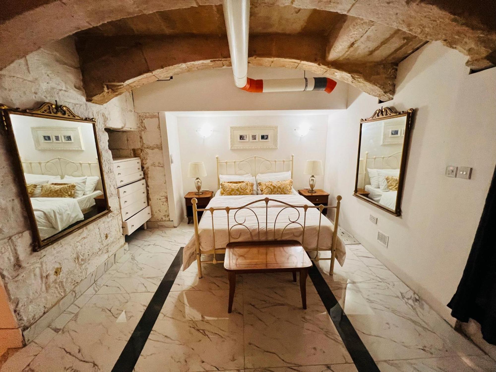 Charming Townhouse Prime Area Valletta Apartman Kültér fotó