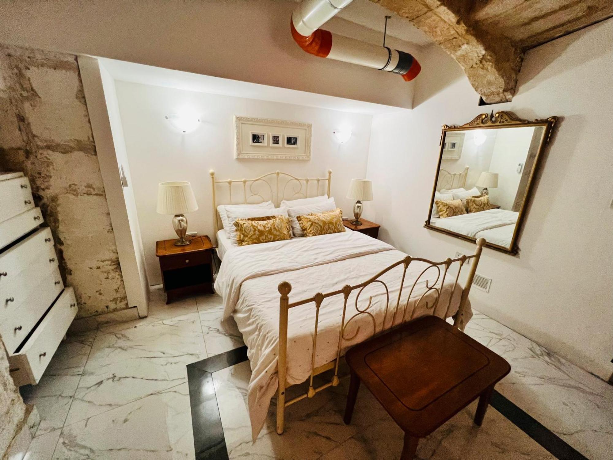Charming Townhouse Prime Area Valletta Apartman Kültér fotó