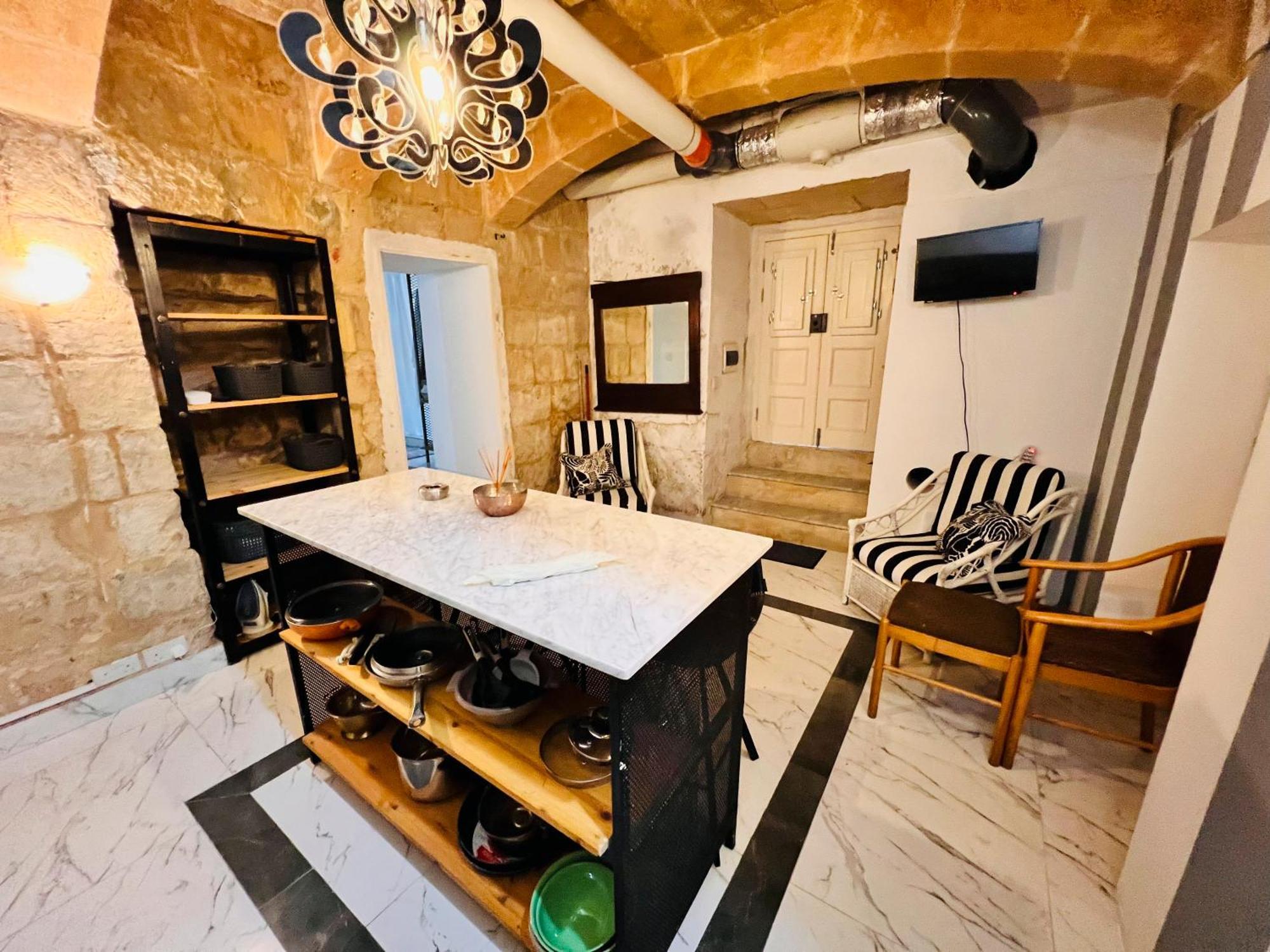 Charming Townhouse Prime Area Valletta Apartman Kültér fotó