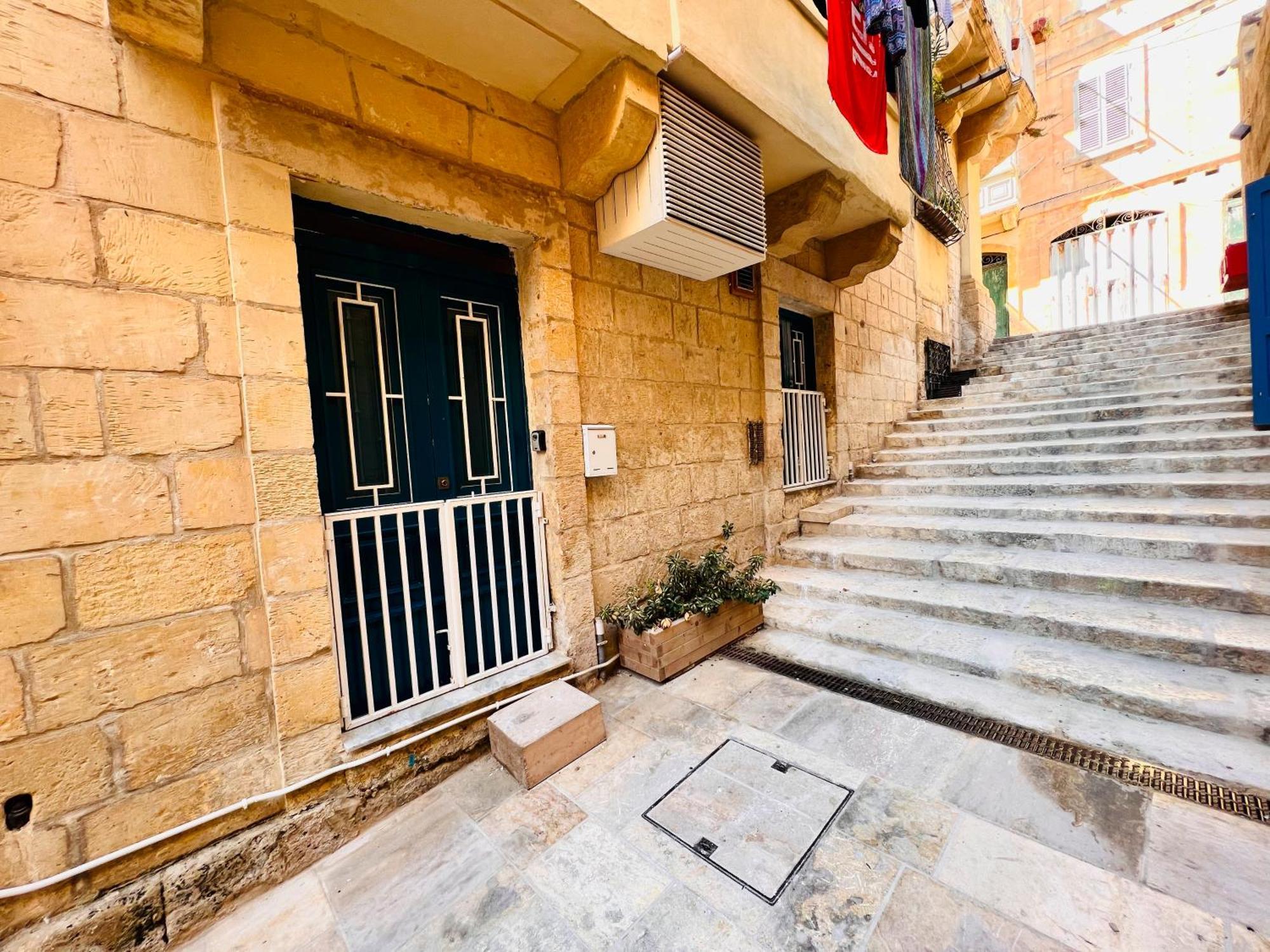 Charming Townhouse Prime Area Valletta Apartman Kültér fotó