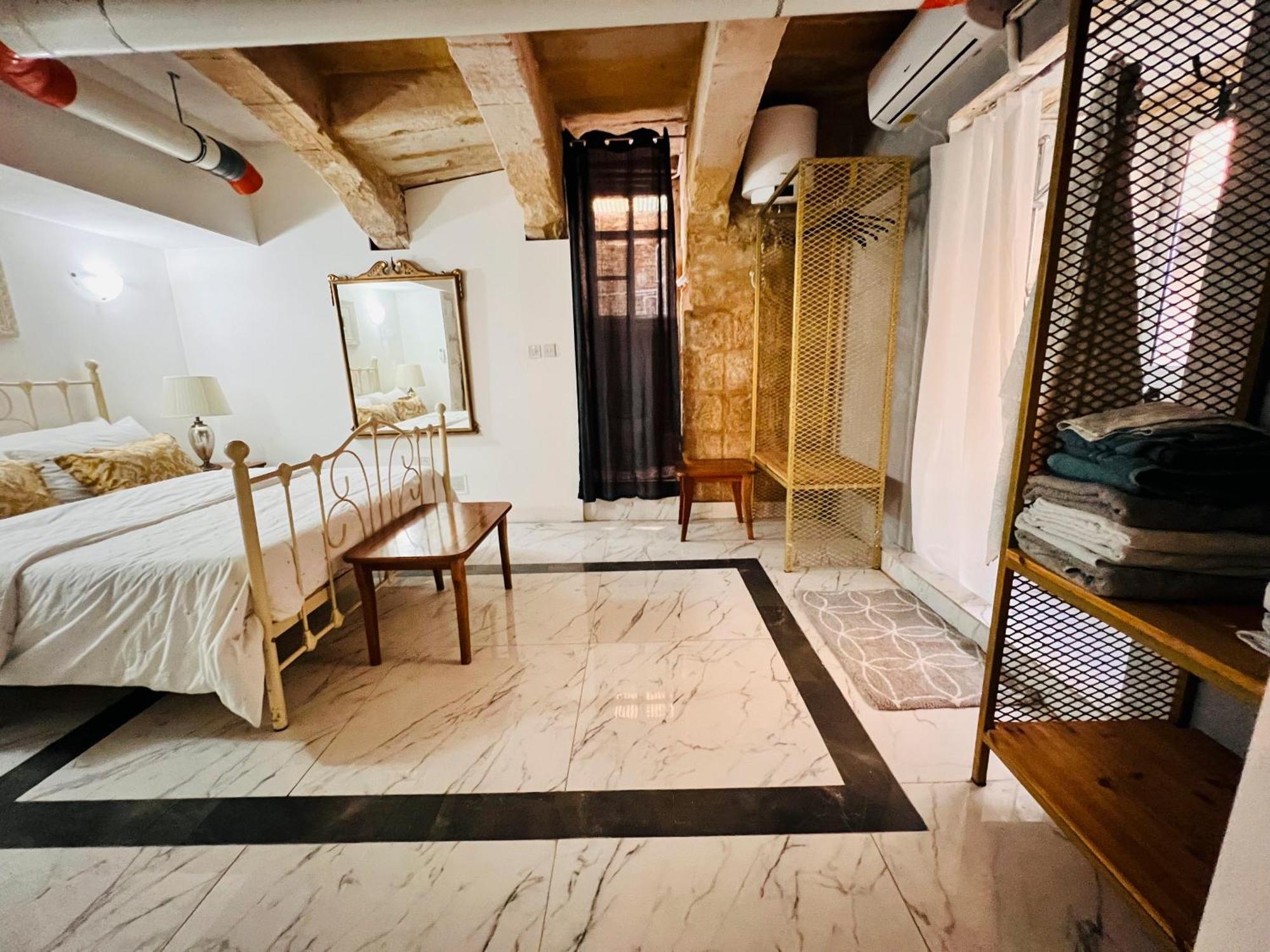 Charming Townhouse Prime Area Valletta Apartman Kültér fotó