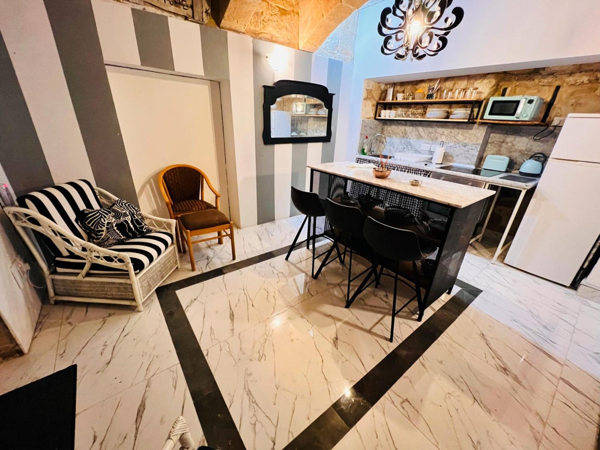 Charming Townhouse Prime Area Valletta Apartman Kültér fotó